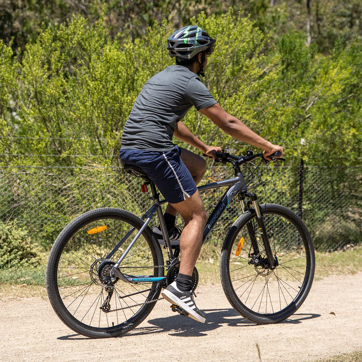 Hybrid mountain road clearance bike